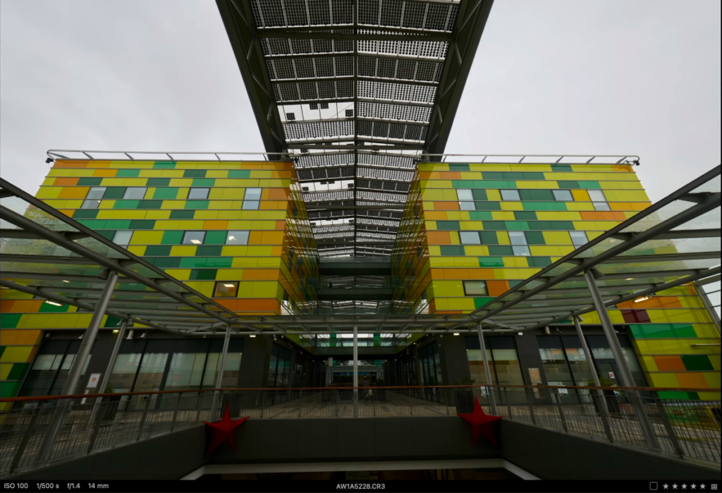 Bâtiment pris avec le Canon RF 14mm f1.4